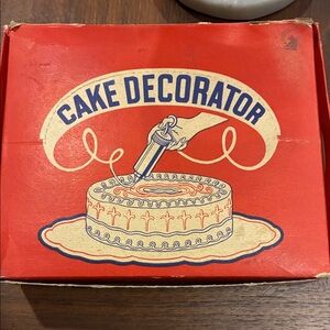 Vintage 1940's CAKE DECORATOR KIT Lorraine Novelty KITCHEN PASTRY TIPS Regulator